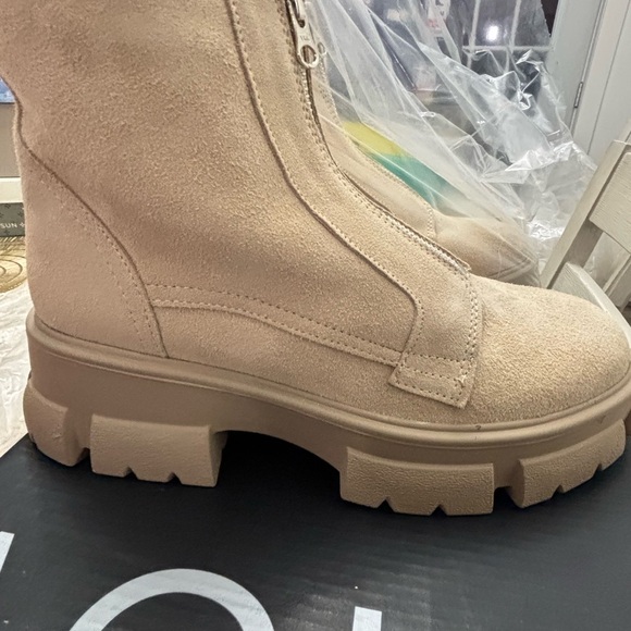 Cream ankle Boots with Zipper - Picture 2 of 4